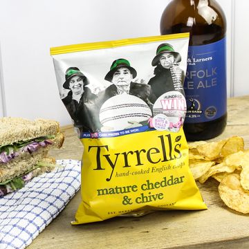 Tyrrells Mature Cheddar Cheese and Chive Crisps 40g