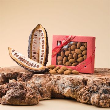 Walnut Tree Medium Cinnamon Dusted Almonds In Milk Chocolate