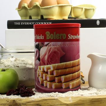 Bolero Strawberry Cream Wafer Sticks 400g